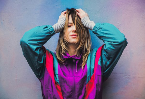 Quelles sont les meilleures façons de porter des vestes en tweed sans se sentir démodée?