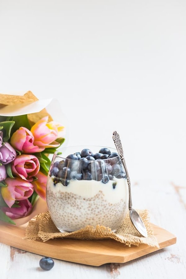 Quelle est la meilleure manière d'intégrer les graines de chia dans un régime végétalien?